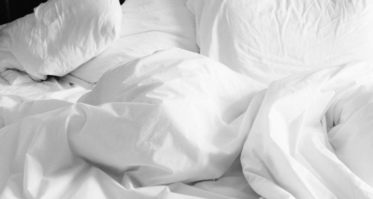ماذا يحدث عندما لا تقوم بتنظيف أو غسيل مفارش السرير - مدونة ميلين