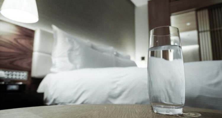 شرب الماء بكثره هل له اضرار على النوم - مدونة ميلين