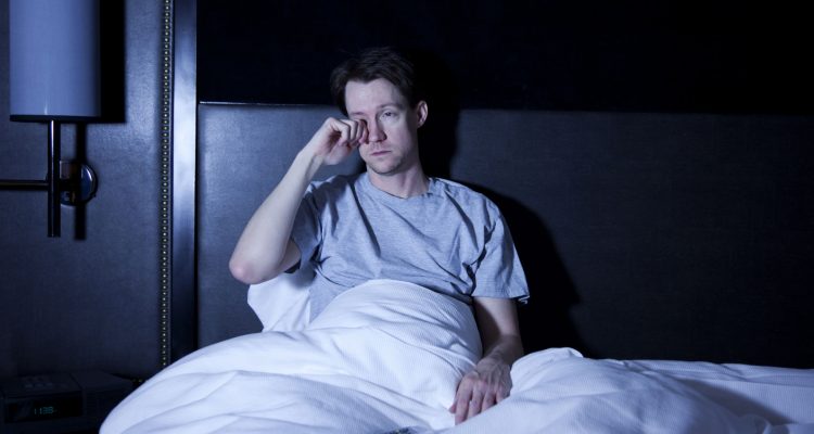 طريقة النوم الصحيحة لآلام الظهر - مدونة مفارش ميلين